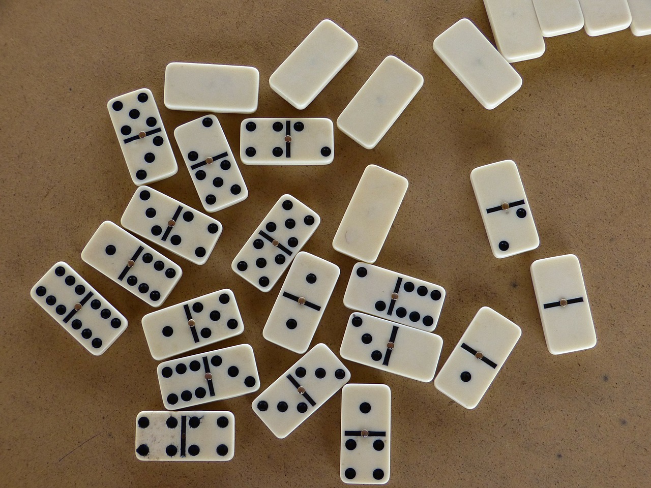 Domino, Akmenys, Domino, Žaisti Akmenį, Žaisti, Pramogos, Vaikai, Hobis, Linksma, Proto Žaidimas