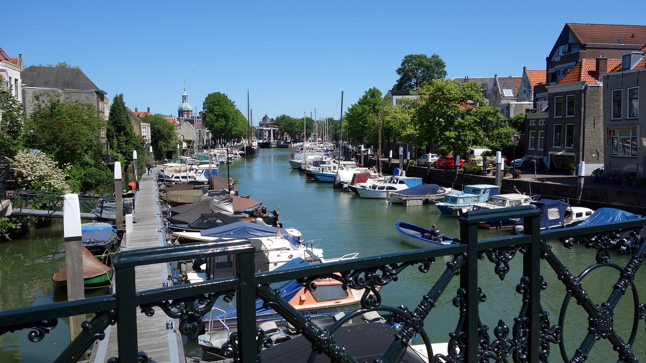 Dordrecht,  Nyderlandai,  Holland,  Uostas,  Valtys,  Miesto Panorama,  Istorinis Centras,  Olandų Kraštovaizdis,  Vanduo,  Kanalas