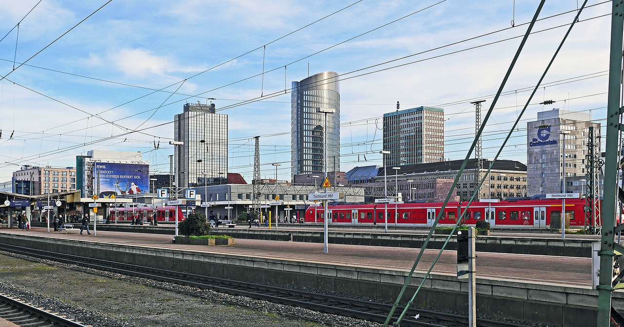 Dortmundas, Hbf, Panorama, Hochaeuser, Centras, Kelio Lipimas, S-Bahn-Terminalas, S Bahn, Br423, Br 423