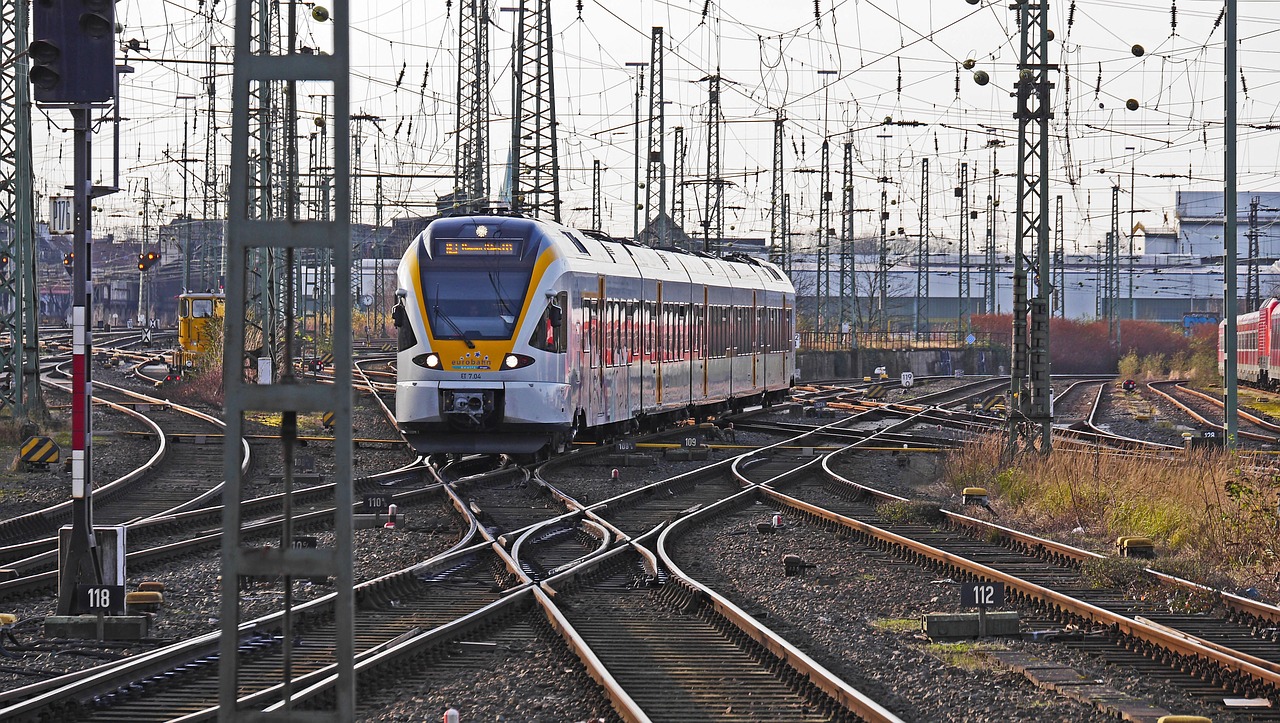 Dortmund Hbf, Regioninis Traukinys, Elektros Vienetas, Minkštas Kelias, Vartai, Signalai, Stiebai, Kontaktinis Tinklas, Derlius, Minkštas Liežuvis