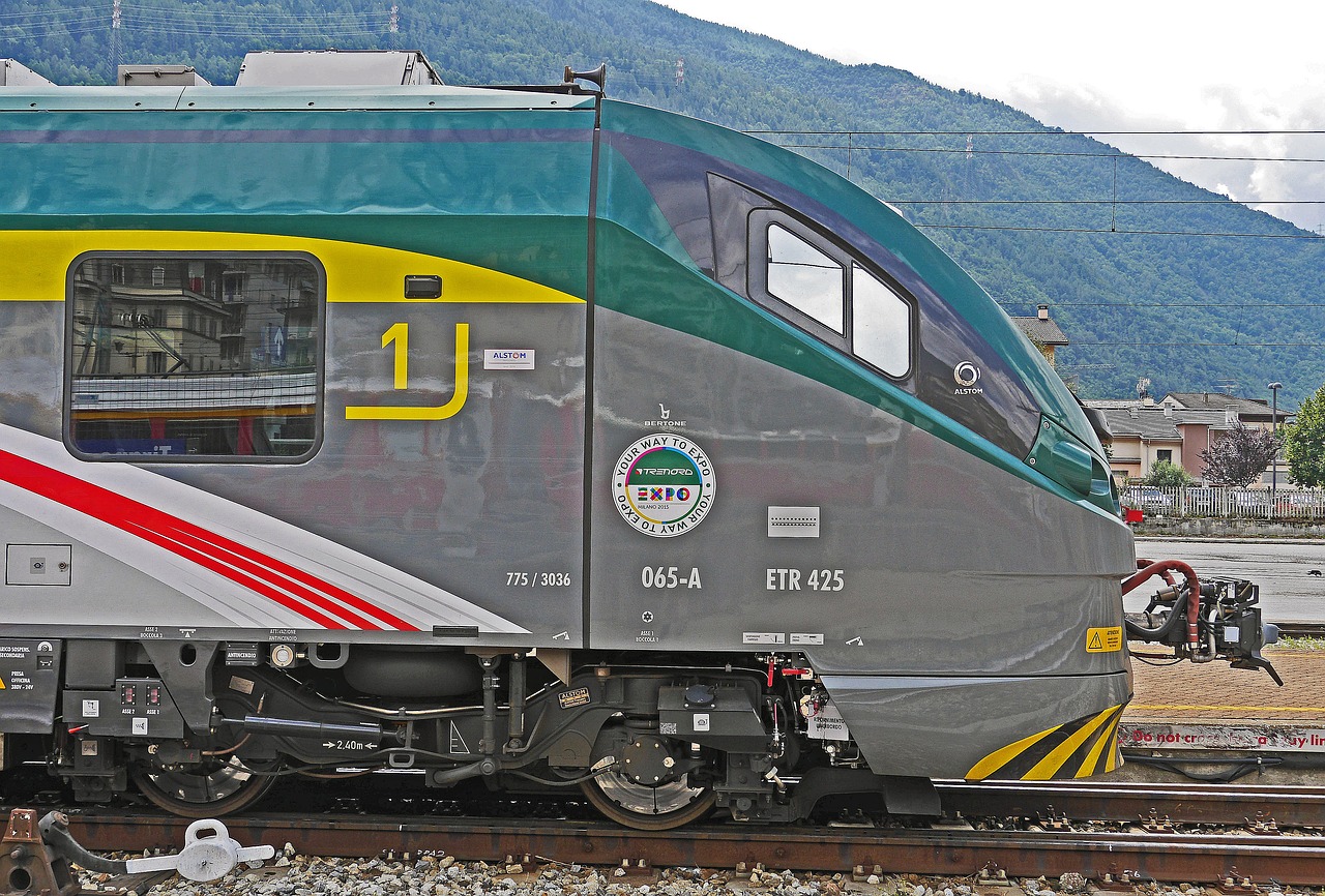 Vairuoti Galvą, Geležinkelis, Regioninis Eismas, Tirano, Italy, Elegantiškas, Šiuolaikiška, Vežimėlis, Pirma Klasė, Regioninis Traukinys