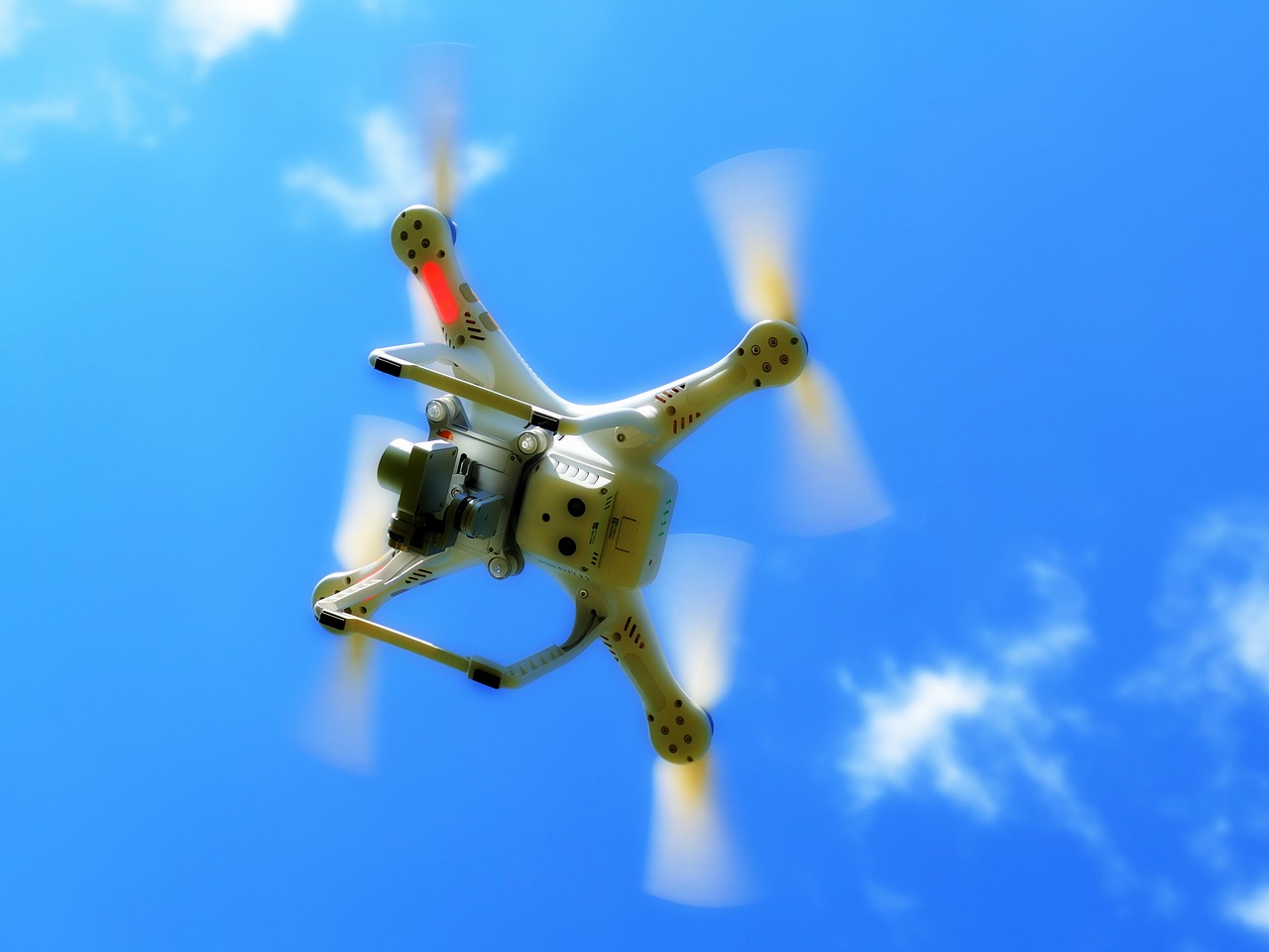 Drone, Quadcopter, Kvadrocopteris, Skraidanti Mašina, Rotoriai, Orlaivis, Propeleris, Kilti, Fotoaparatas, Skristi