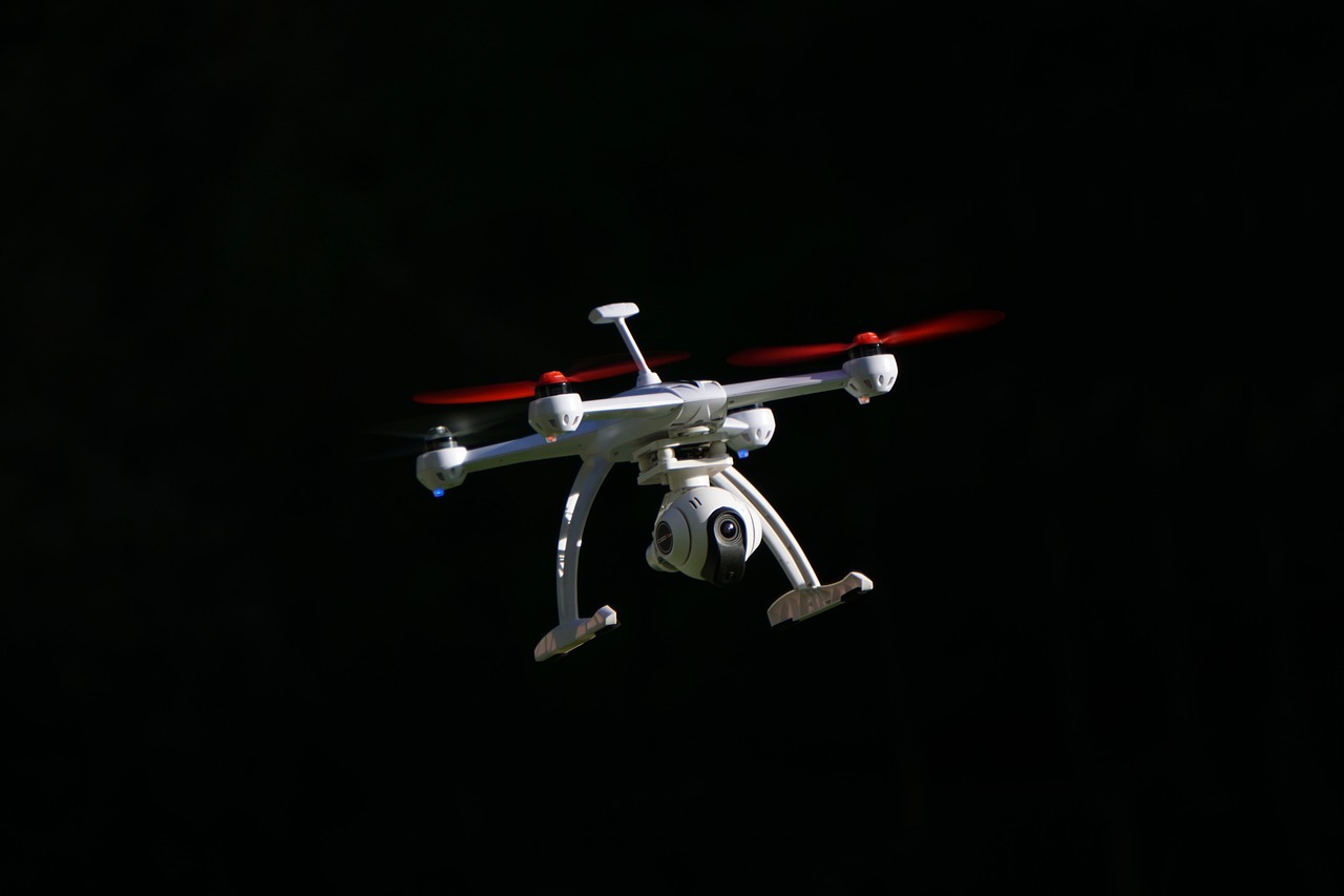 Drone, Kvadrocopteris, Juodas Fonas, Skraidanti Mašina, Rc, Modelis, Propeleris, Rotoriai, Žaislai, Elektroninis