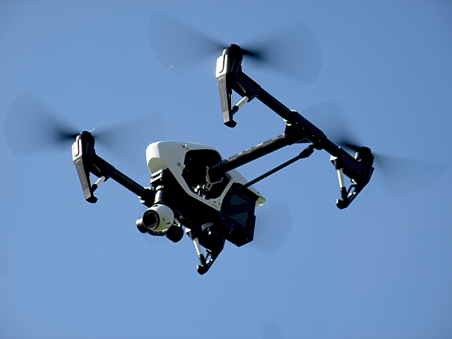 Drone,  Nepilotuojamas,  Antena & Nbsp,  Transporto Priemonė,  Dangus,  Fotoaparatas,  Gimbalas,  Drone Per Aiškų Dangų, Nemokamos Nuotraukos,  Nemokama Licenzija