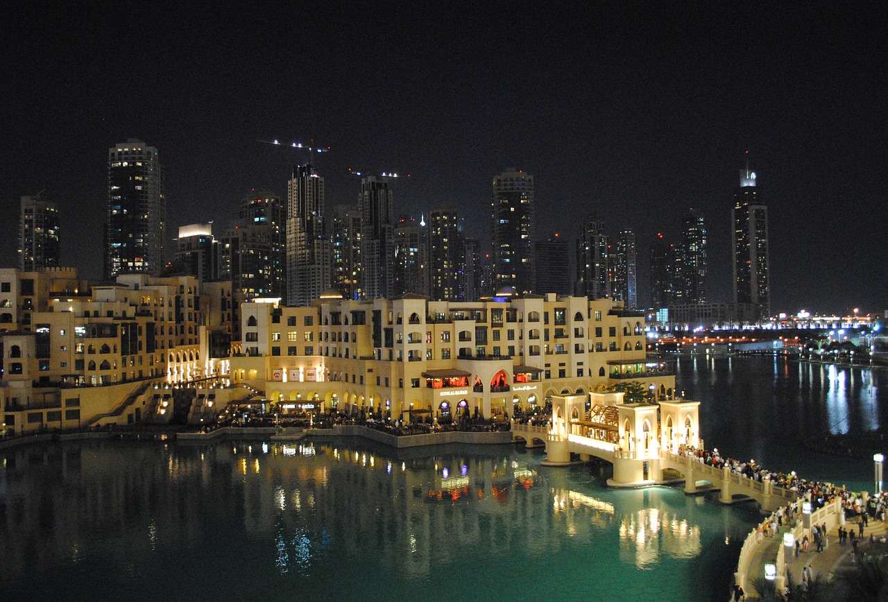 Dubai, Emiratai, Miestas, Vandens Žaidimai, Prekybos Centras, Arabiškas, Naktis, Nemokamos Nuotraukos,  Nemokama Licenzija