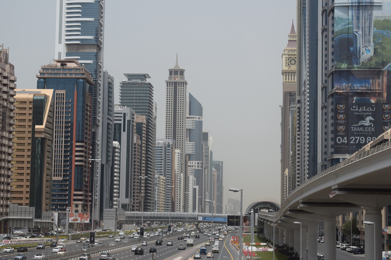 Dubai, Gatves, Dangoraižiai, Uae, Dangoraižis, Automobiliai, Transporto Priemonės, Burj Khalifa, Eismas, Nemokamos Nuotraukos
