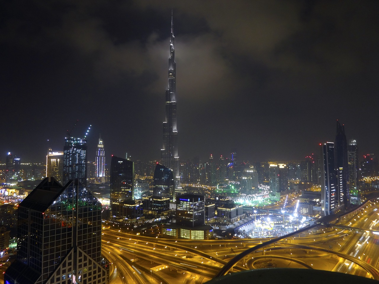 Dubai,  Burj Khalifa,  Uae,  Naktinė Fotografija,  Žibintai,  Eismas,  Naktis,  Ilga Ekspozicija,  Apšvietimas,  Miestas