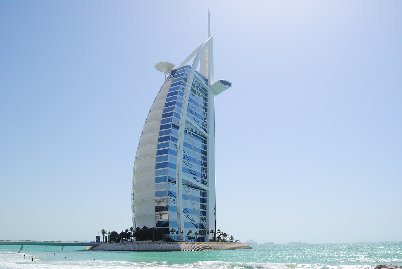 Dubai, Burj Al Arab, Plaukiant Laivą, Pastatas, Uae, Prabanga, Jūra, Nemokamos Nuotraukos,  Nemokama Licenzija