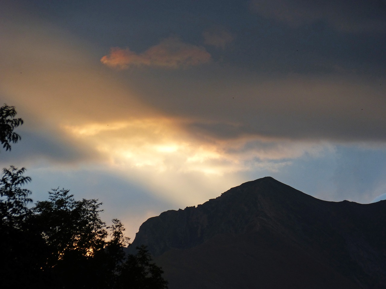 Dusk, Šviesos Spindulys, Spindulys, Kalnas, Twilight, Nemokamos Nuotraukos,  Nemokama Licenzija