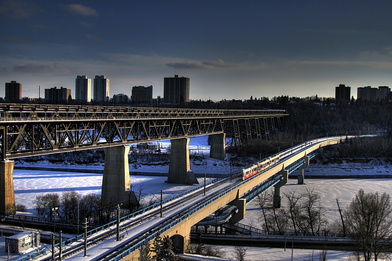 Edmontonas, Kanada, Tiltas, Tiltai, Pastatai, Upė, Vanduo, Dangoraižiai, Panorama, Miesto Panorama