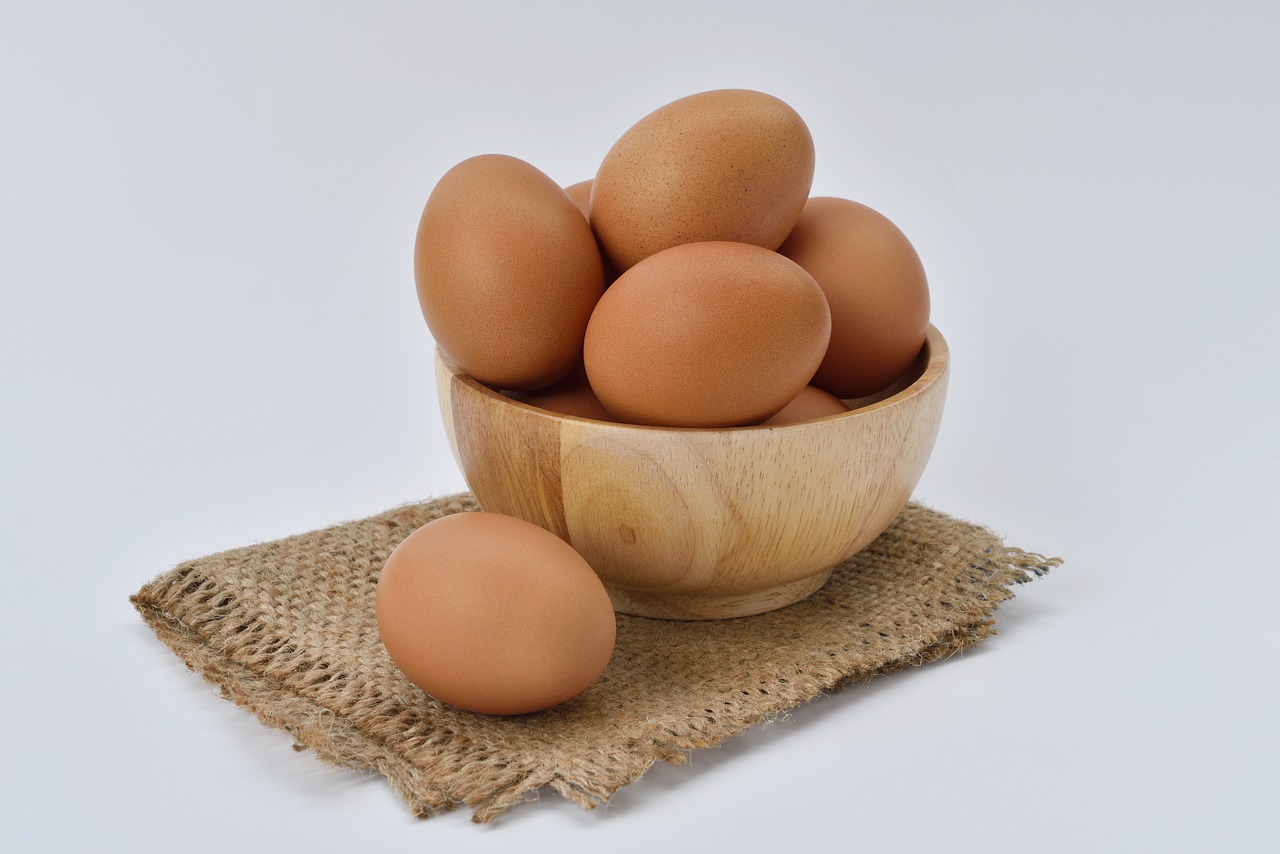Kiaušinis, Balta, Maistas, Baltymas, Kiaušinio Plekšnė, Ruda, Ekologiškas, Žaliavinis, Paprastas, Nemokamos Nuotraukos