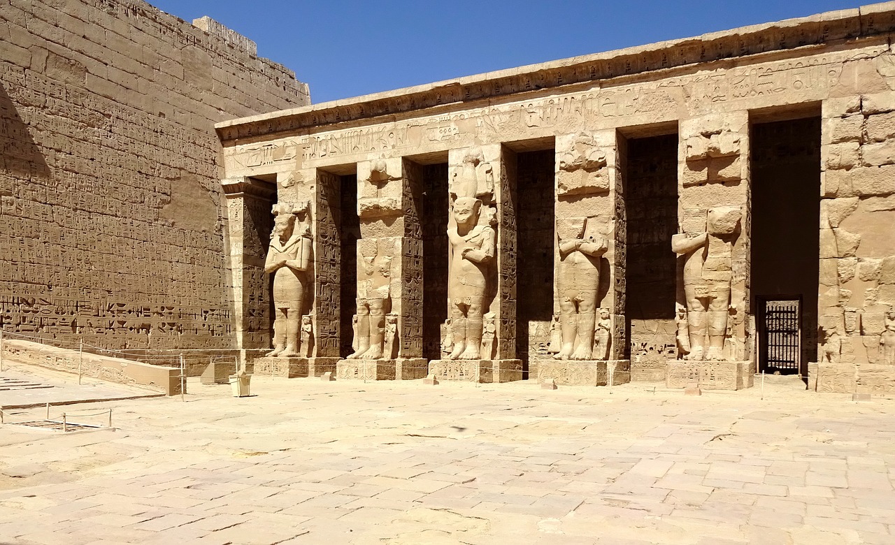 Egiptas,  Tėbai,  Luxor,  Šventykla,  Medinet Habu-,  Kolonada,  Skulptūros,  Faraonas,  Architektūra,  Paminklas