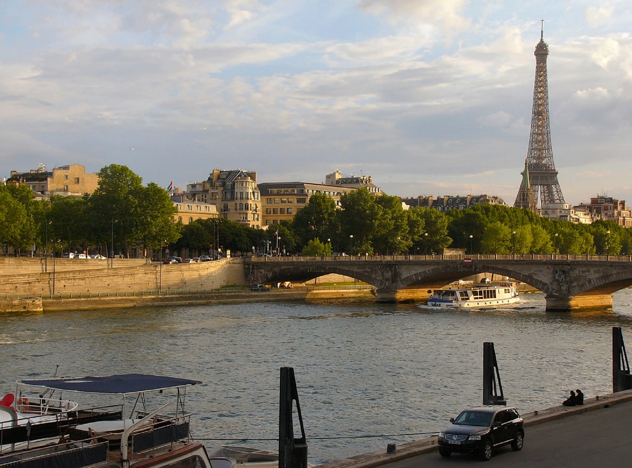 Eifelio Bokštas, Upė Seine, Paris, Miesto, Miesto Panorama, Orientyras, Romantiškas, Tiltas, Turistai, Valtis