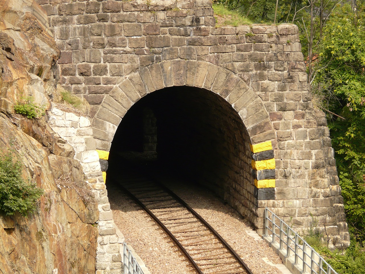 Eisenbahtunnel, Tunelis, Geležinkelis, Geležinkelis, Atrodė, Trasa, Gleise, Traukinys, Nemokamos Nuotraukos,  Nemokama Licenzija