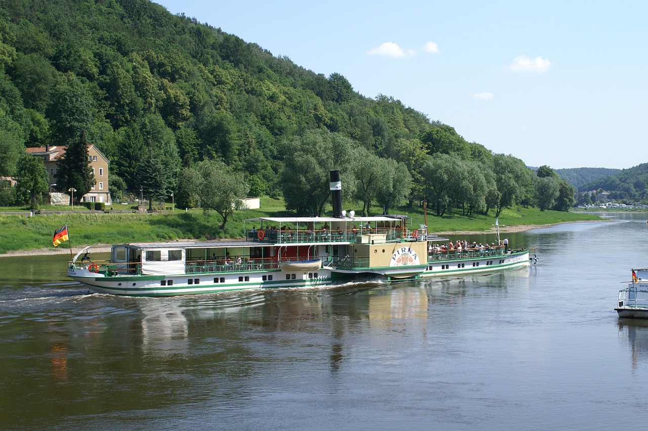 Elbe, Upė, Garlaivis, Elbe Smiltainio Kalnai, Laivyba, Riverside, Miškas, Medžiai, Žalias, Valtis