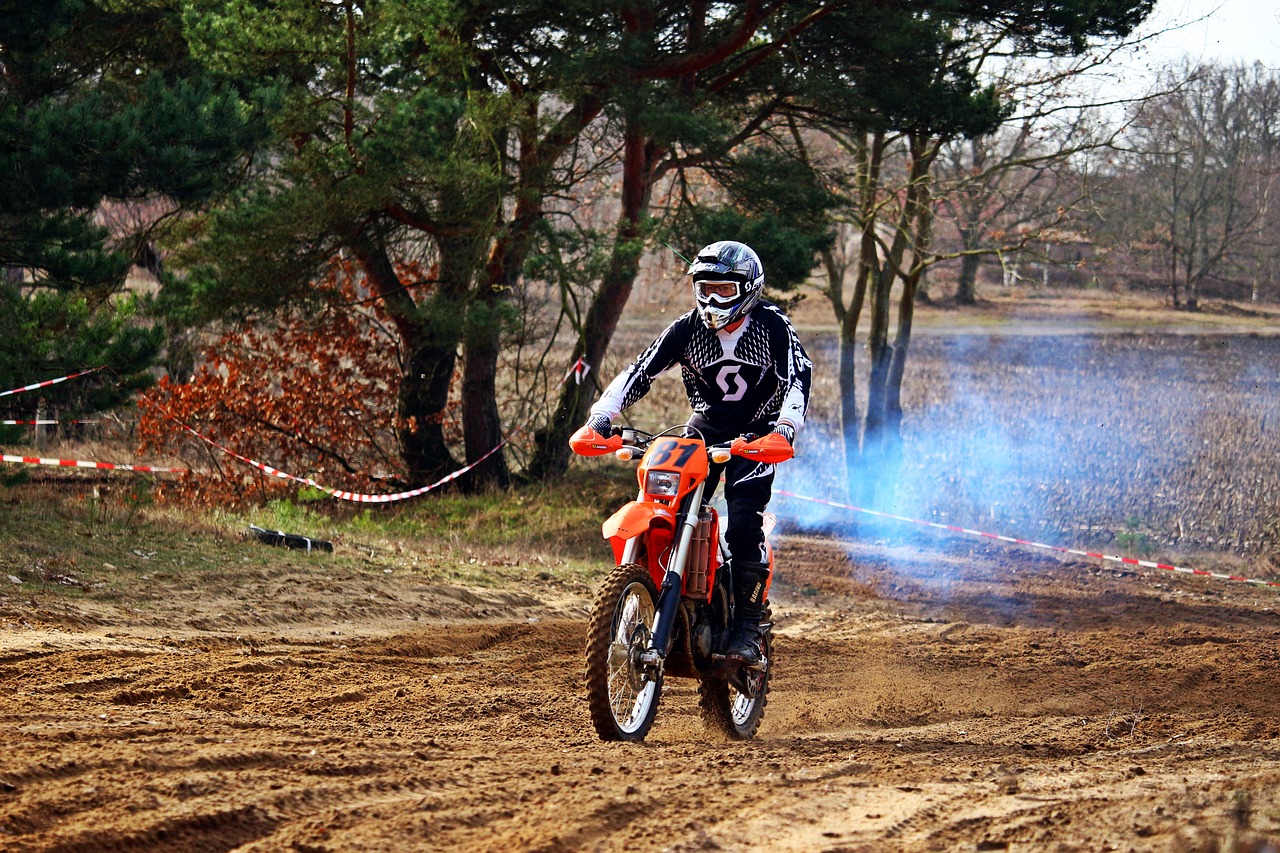 Enduro, Motociklas, Motokroso, Motorsportas, Motociklų Sportas, Smėlis, Motokroso Važiavimas, Lenktynės, Kirsti, Lenktynės