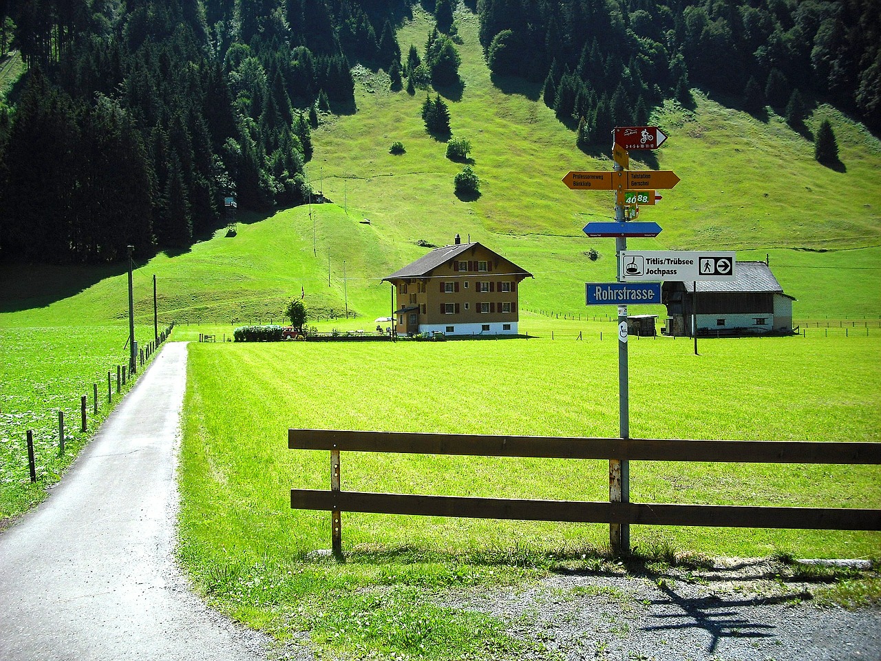 Engelberg, Šveicarija, Vaizdingas, Turizmas, Namas, Ganyklos, Namas Kalnuose, Veja, Namelis, Kelias