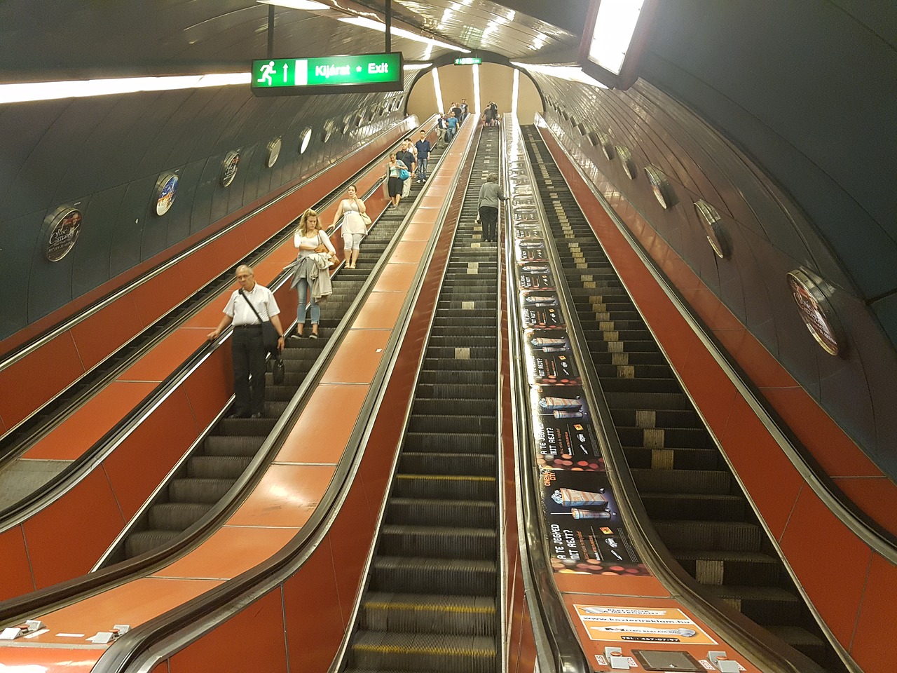 Eskalatorius, Laiptai, Metro, Po Žeme, Turėklai, Volas Platforma, Judėjimas, Kietas, Budapest, Vengrija