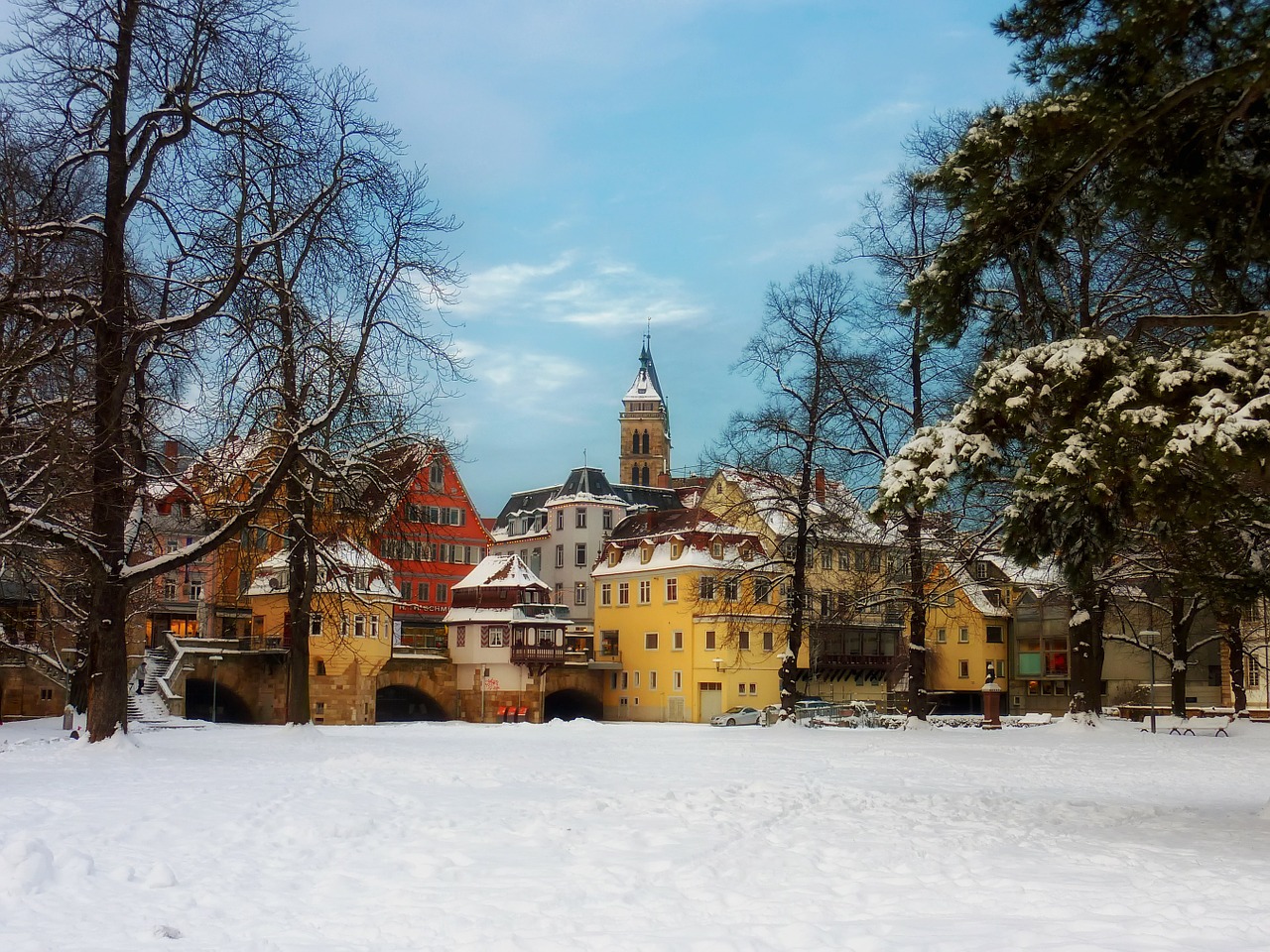 Esslingen, Vokietija, Miestas, Miestai, Bažnyčia, Pastatai, Žiema, Sniegas, Medžiai, Gamta