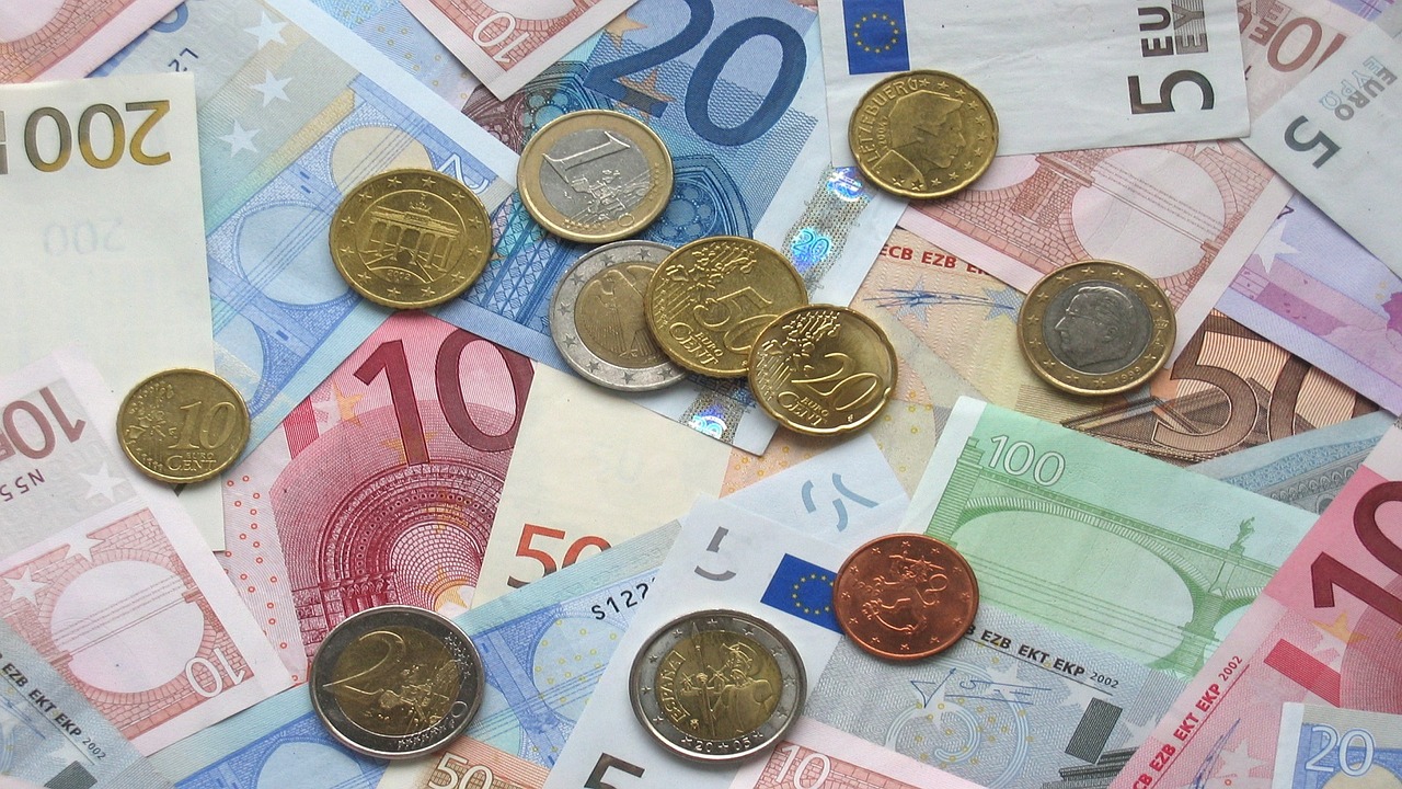 Euras, Banknotai, Monetos, Europos Valiuta, Verslas, Prekyba, Finansai, Pelnas, Pajamos, Popierius