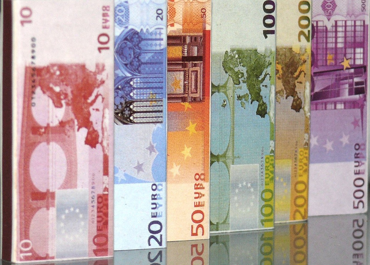 Euras, Eurų Banknotas, Pinigai, Atrodo, Euro Sąskaitos, Valiuta, Popieriniai Pinigai, Dolerio Kupiūra, Banknotas, Pinigai Ir Pinigų Ekvivalentai