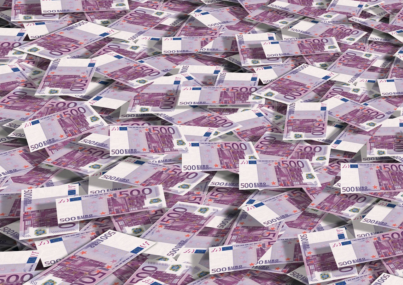 Euras, Krūva, Pinigai, Valiuta, Euro Ženklas, Dolerio Kupiūra, Sąskaitos, Popieriniai Pinigai, Finansai, Vertė