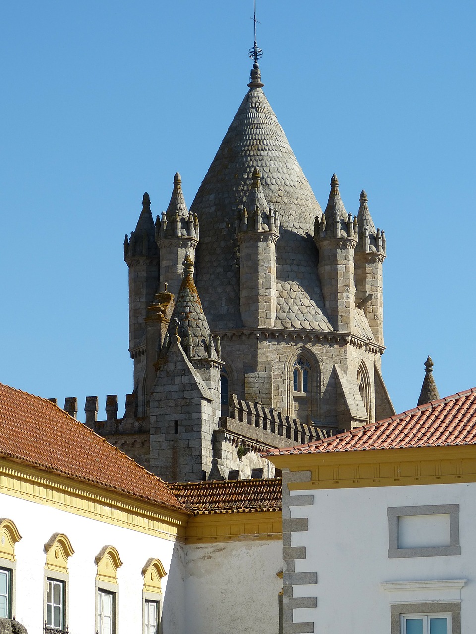 Evora, Portugal, Architektūra, Senamiestis, Bažnyčia, Katedra, Bokštas, Rhaeto Romanic, Romanesque, Istoriškai