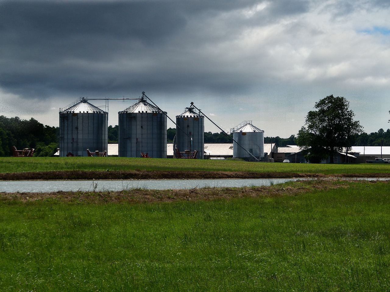 Ūkis,  Silo,  Žemdirbystė,  Kaimo,  Medžiai,  Vaizdingas,  Kraštovaizdis, Nemokamos Nuotraukos,  Nemokama Licenzija