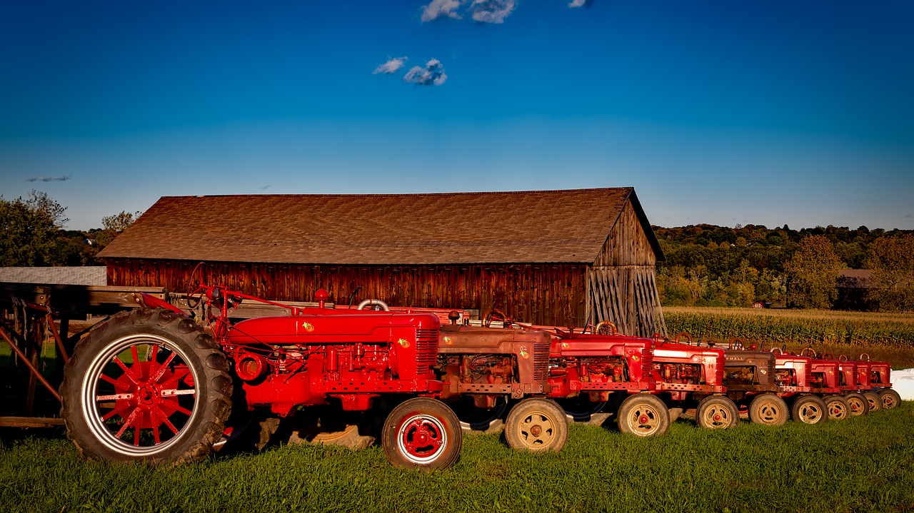 Farmall, Traktoriai, Vintage, Senovinis, Įranga, Kaimas, Raudona, Mašinos, Ūkis, Tabako Svirnas