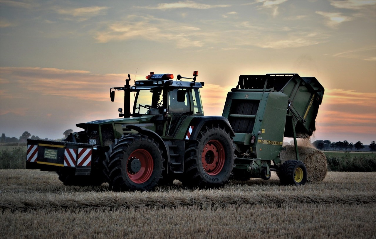 Fendt 824,  -Rinktuvus,  John Deere,  Presas,  Ūkininkas,  Laukas,  Traktorius,  Ūkis,  Žemdirbystė,  Bale