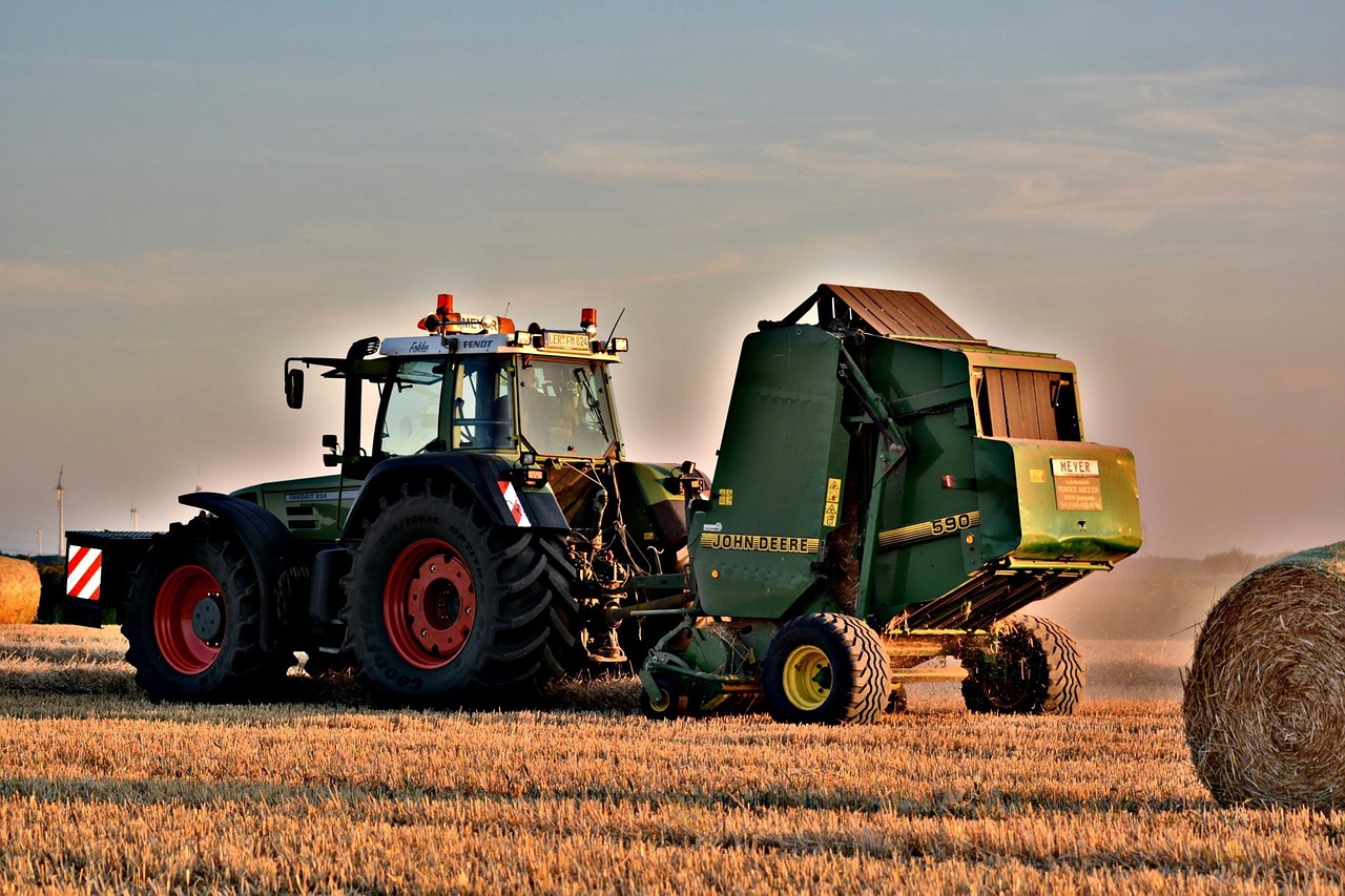 Fendt 824,  -Rinktuvus,  John Deere,  Presas,  Ūkininkas,  Laukas,  Traktorius,  Ūkis,  Žemdirbystė,  Bale