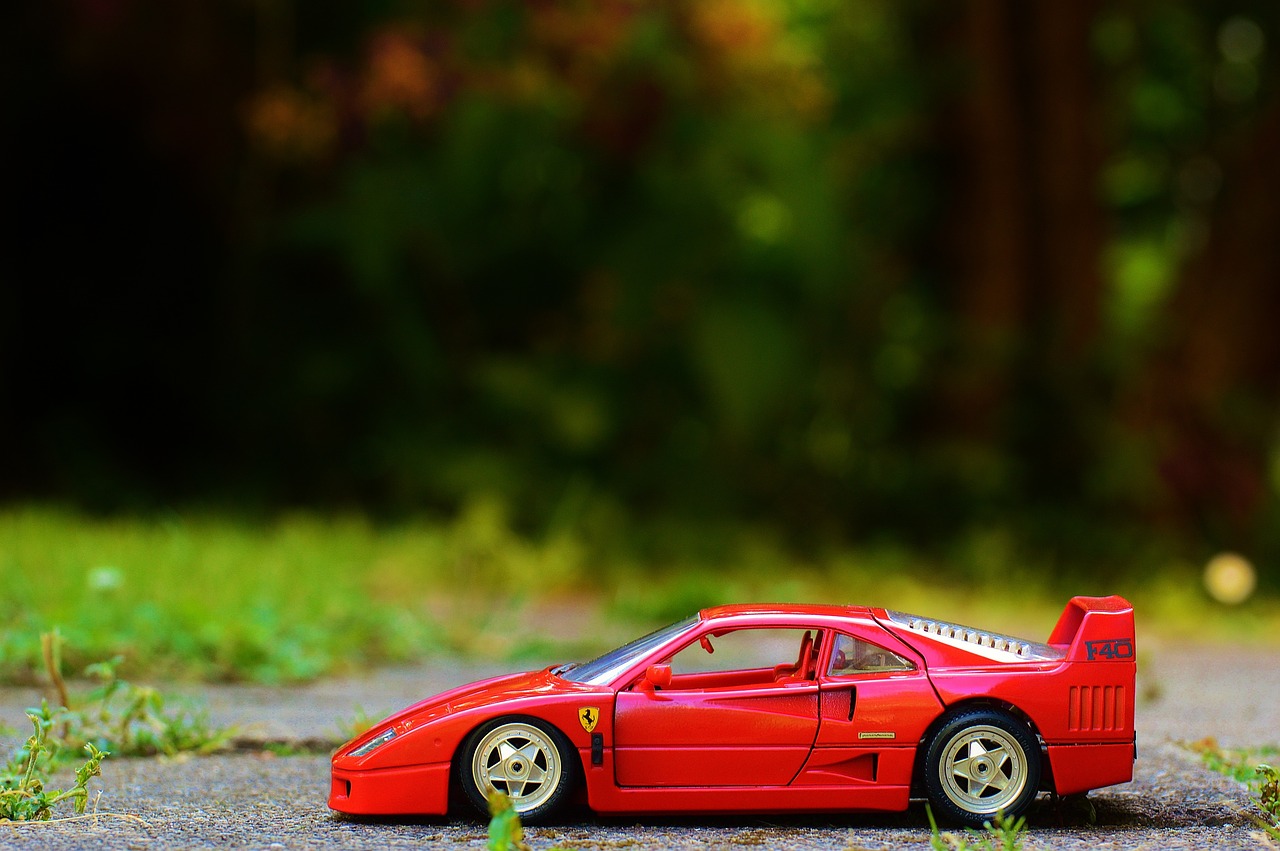 Ferrari, Raudona, Automatinis, Sportinė Mašina, Modelis Automobilis, Transporto Priemonė, Greitis, Greitai, Lenktyninis Automobilis, Lenktynės