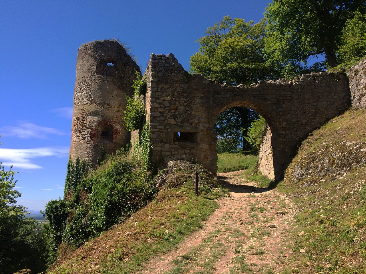 Ferrette, Alsace, Pilis, Įvestis, Viduramžiai, France, Architektūra, Pastatas, Tvirtovė, Įvedimas