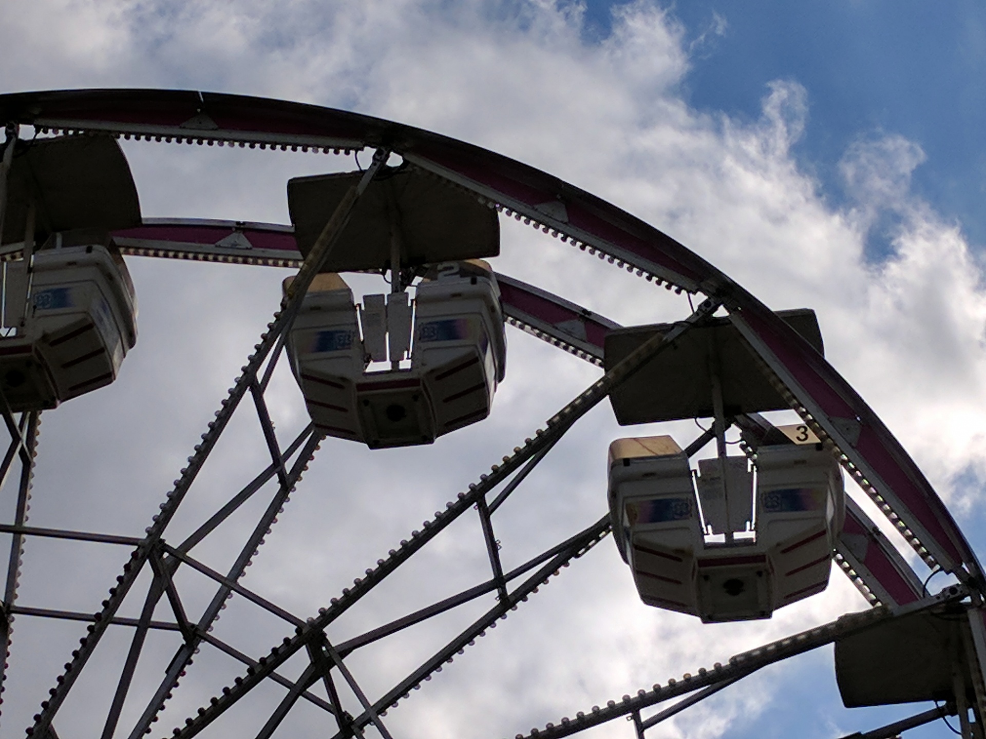 Ferris & Nbsp,  Ratas,  Ferris Wheel,  Karnavalas,  Funfair,  Šviesus,  Linksma,  Fundraiser,  Važiuoti,  Važiuoja