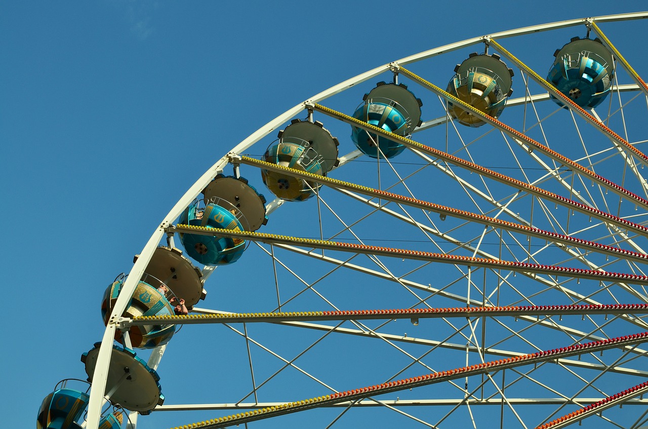 Ferris Ratas, Metų Rinka, Šviesus, Važiuoti, Liaudies Šventė, Karuselė, Dangus, Aukštas, Gondolos, Laisvalaikis