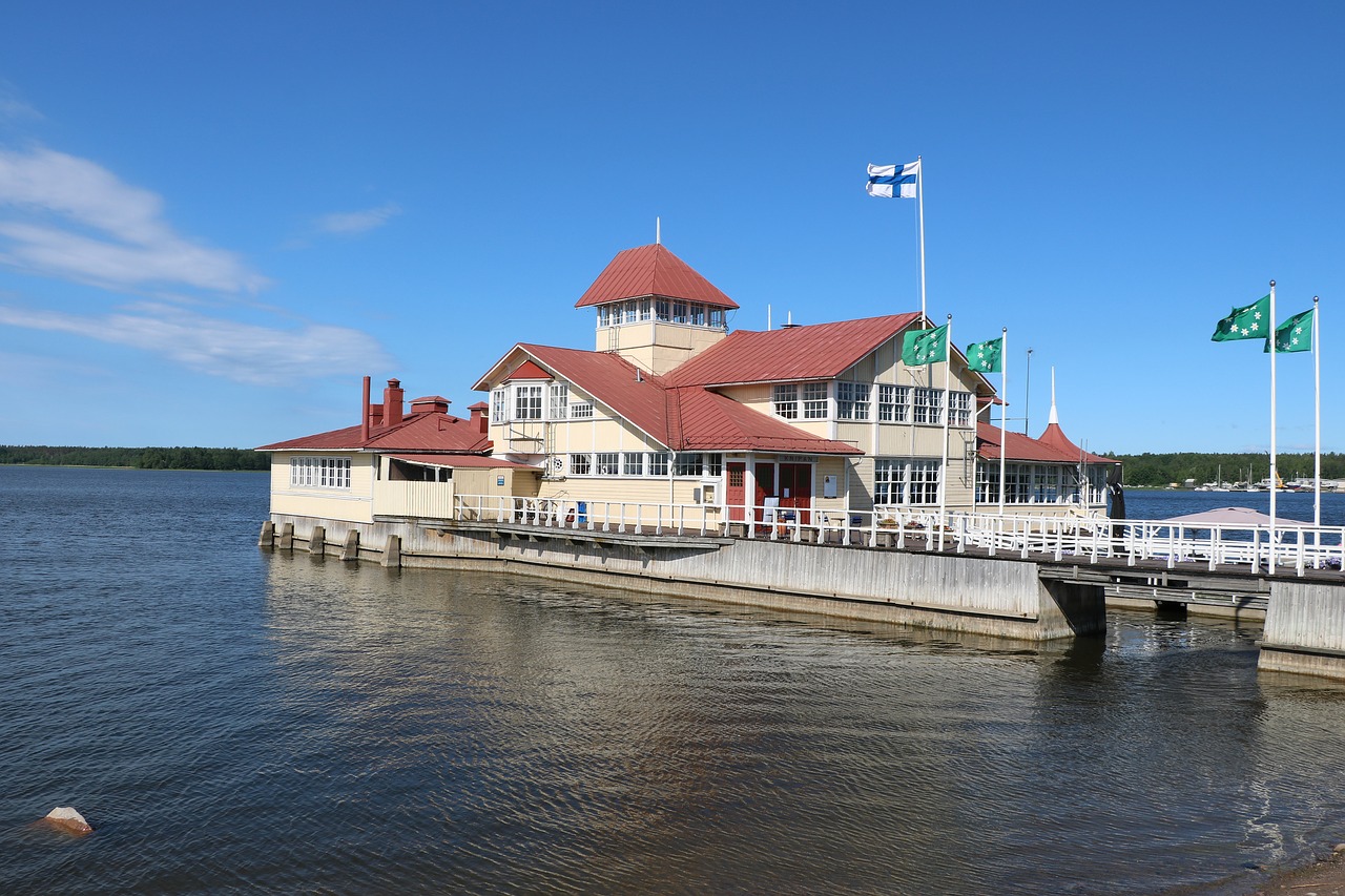 Suomių,  Ąžuolo Sala,  Restoranas Knipan,  Jūra,  Uosto,  Turizmas,  Vasara,  Suomijos Vėliava,  Kraštovaizdis,  Vasarvidis