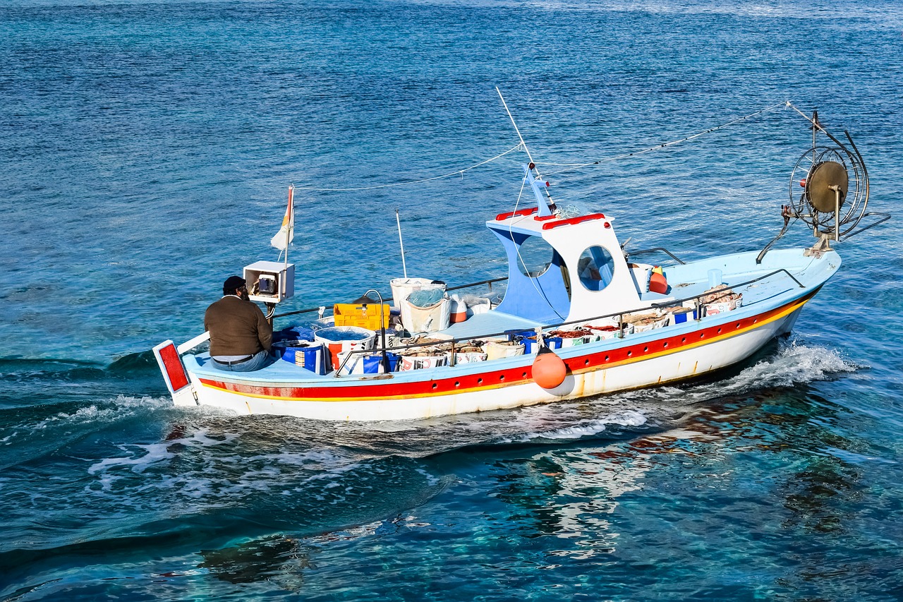 Žvejybos Laivas, Tradicinis, Išvykimas, Žvejyba, Jūra, Kipras, Nemokamos Nuotraukos,  Nemokama Licenzija