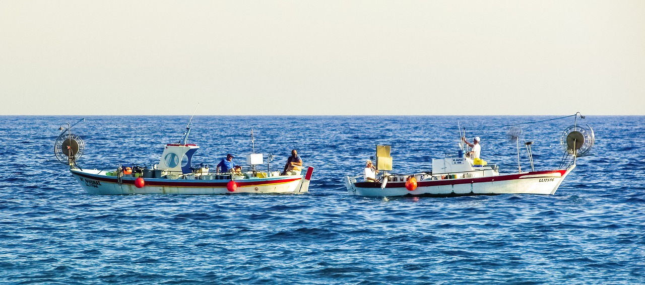 Žvejybos Laivai, Tradicinis, Žvejai, Kolegos, Jūra, Viduržemio Jūros, Vasara, Ayia Napa, Kipras, Nemokamos Nuotraukos