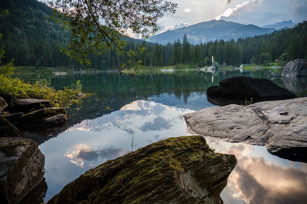 Flims, Graubünden, Šveicarija, Caumasee, Bergsee, Vanduo, Vasara, Kraštovaizdis, Ežeras, Miškas