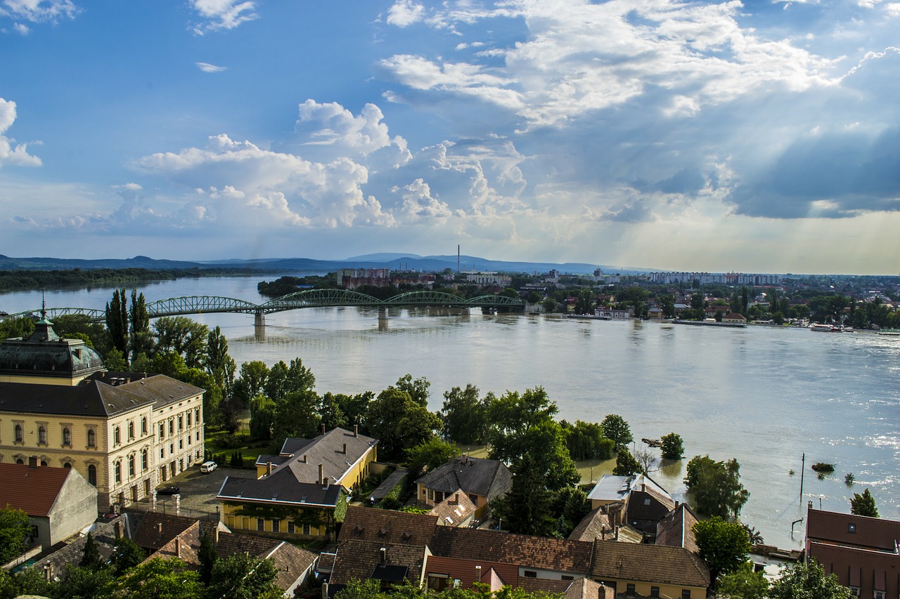 Potvynis, Danube, Esztergom, Tiltas, Upė, Mėlynas, Dangus, Sienos, Vengrija, Miestas