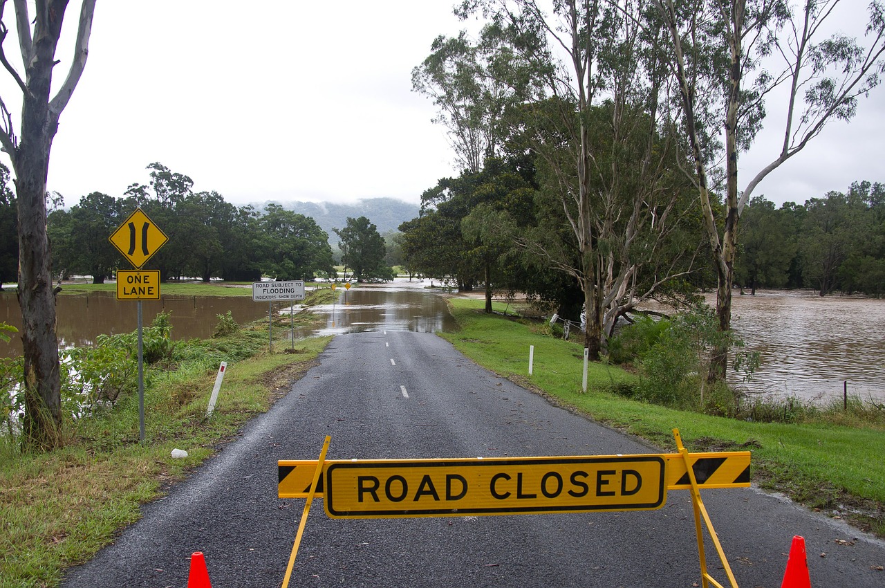Potvynis, Vanduo, Upė, Kelias, Uždaryta, Užblokuotas, Pavojus, Kaimas, Queensland, Australia
