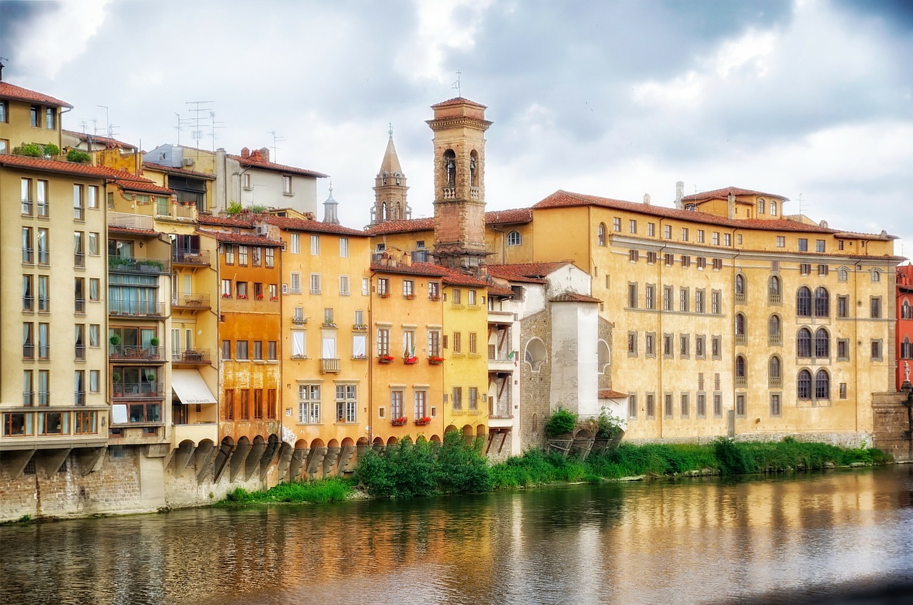 Florencija, Italy, Upė, Vanduo, Apmąstymai, Dangus, Debesys, Apartamentai, Pastatai, Architektūra