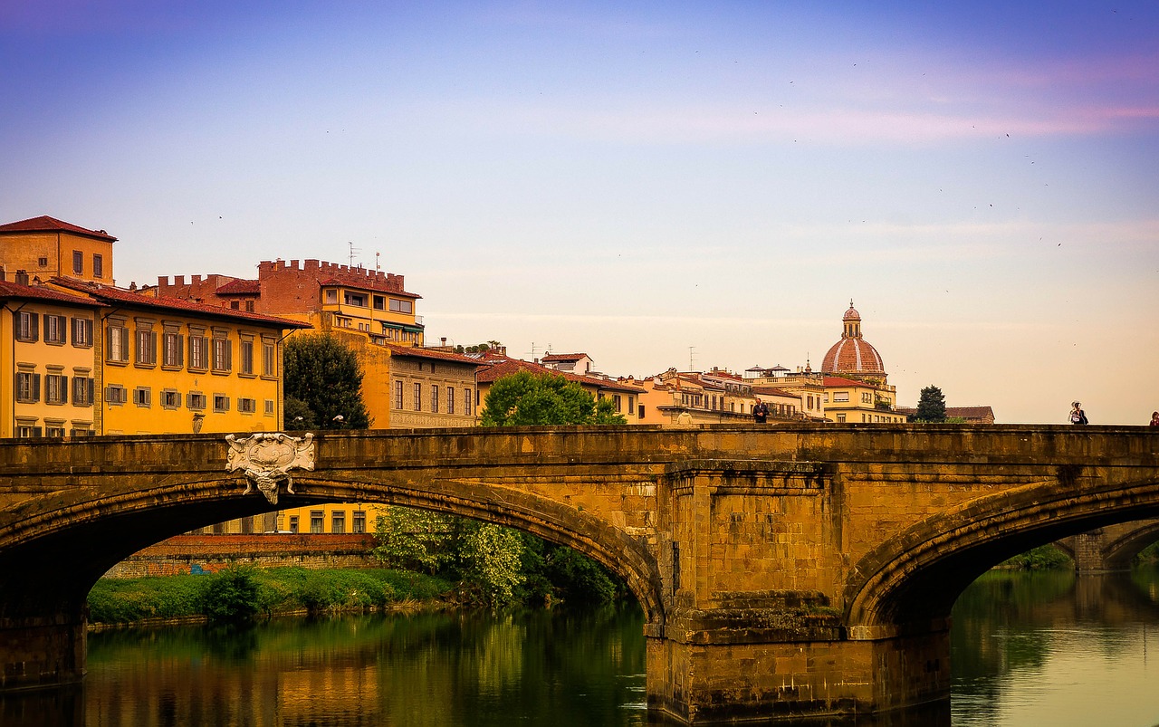Florencija, Italy, Lauke, Architektūra, Debesys, Dangus, Pastatas, Apmąstymai, Tiltas, Pavasaris