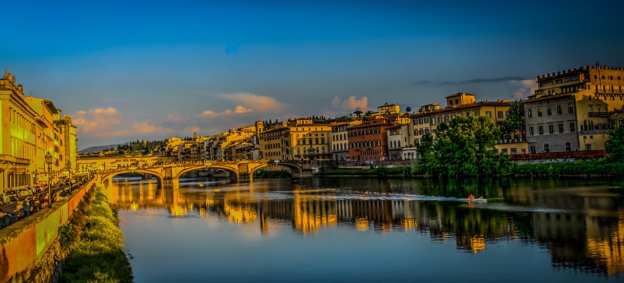 Florencija, Italy, Ponte Vecchio, Debesys, Architektūra, Pastatai, Miestas, Istorinis, Žmonės, Vaikščioti