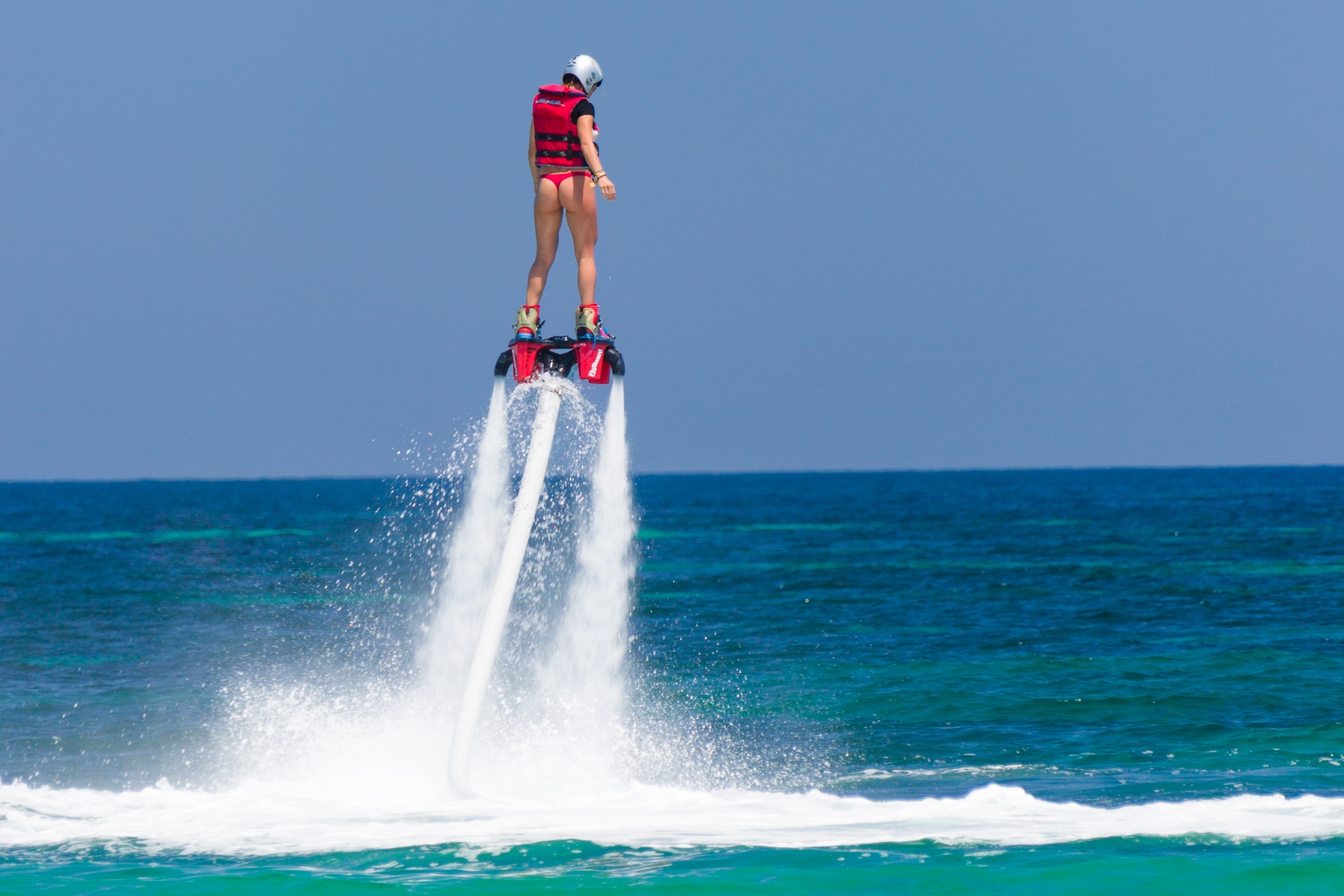 Veiksmas,  Pritraukimas,  Balansas,  Bikini,  Skristi,  Flyboard,  Plaukiojimas Laivu,  Reaktyvinė Skraidyklė,  Žmonės,  Jūra