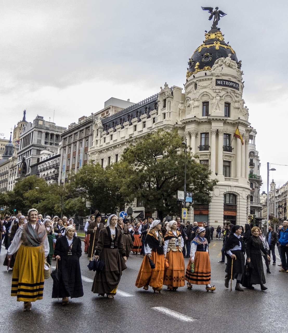 Folkloras, Liaudies, Regioninis, Kaimas, Pervarytoji Gyvulininkystė, Žmonės, Madride, Paradas, Moterys, Karvės