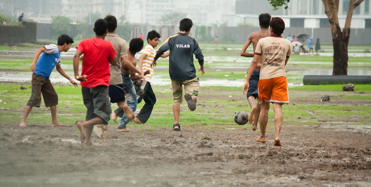 Futbolas, Skalauti, Futbolas, Purvinas, Purvas, Vaikai, Vaikai, Žaisti, Lietus, Nemokamos Nuotraukos