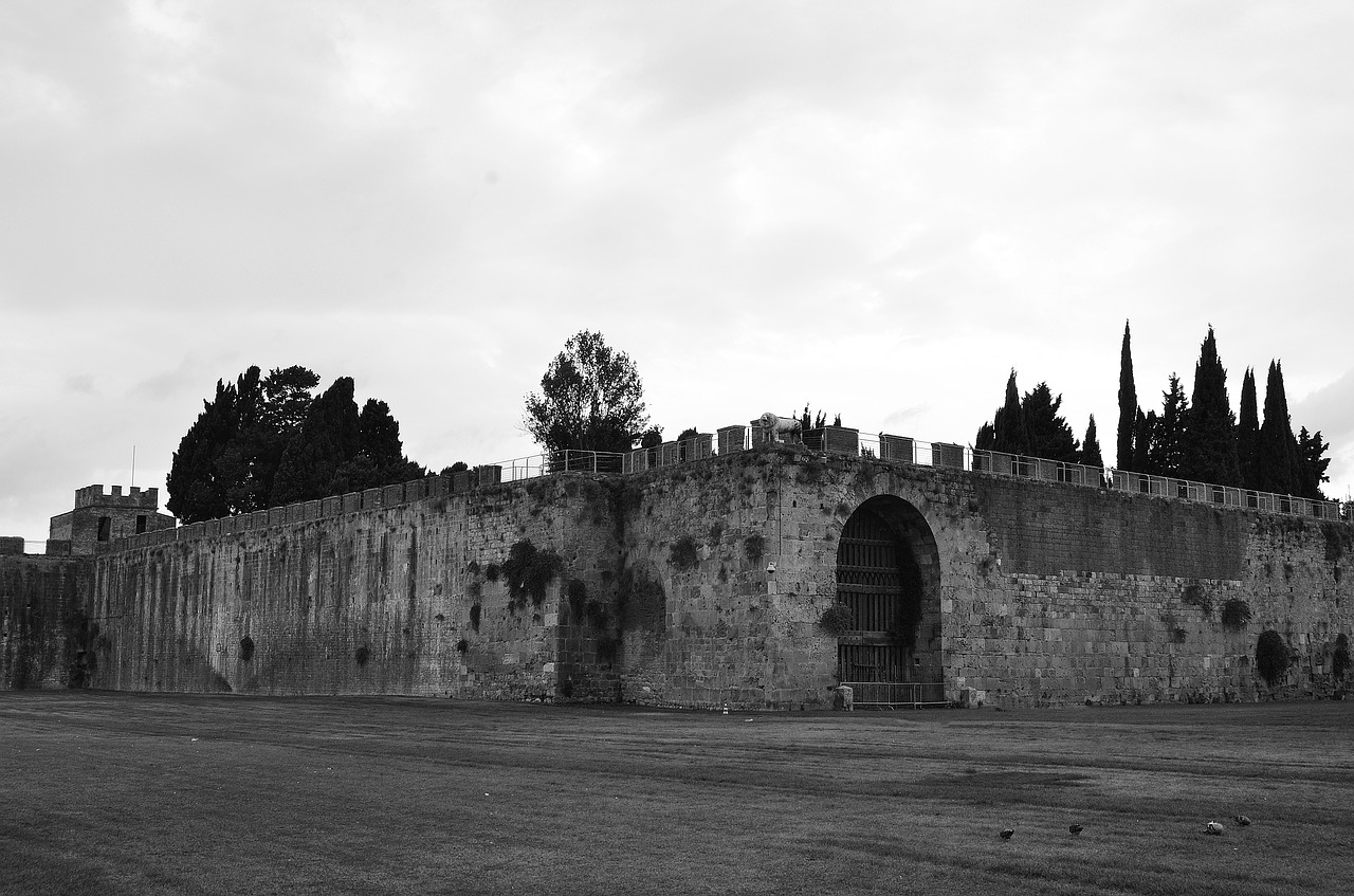 Tvirtovė, Juoda Ir Balta, Viduramžiai, Twilight, Debesys, Dangus, Lauke, Kelionė, Italy, Nemokamos Nuotraukos