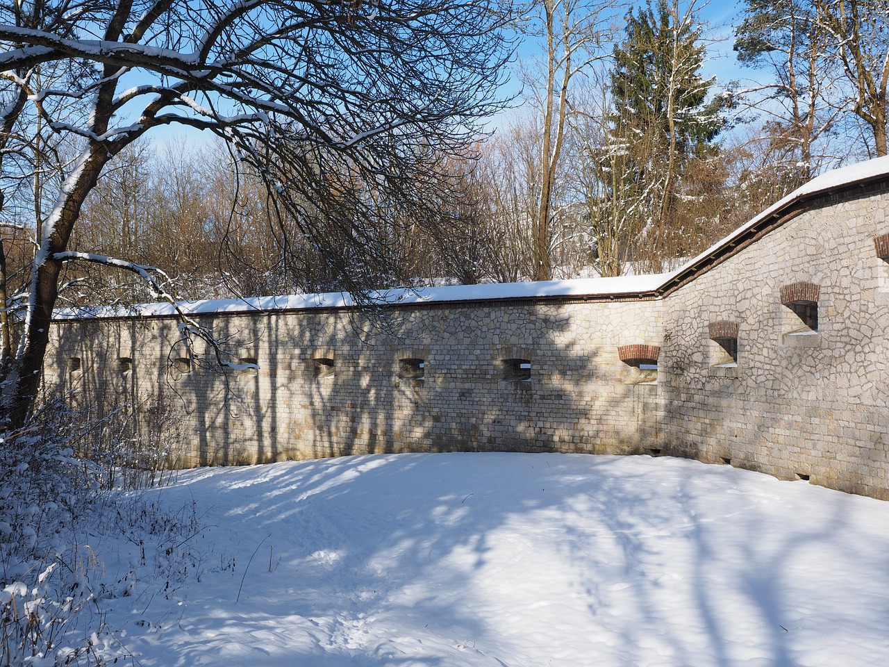 Tvirtovės Siena, Vilhelmsburgas, Pilis, Kiemas, Ulm, Ukmergės Gynybos Linija, Reduit, Federalinė Tvirtovė Ulma, Citadelė, Žiema