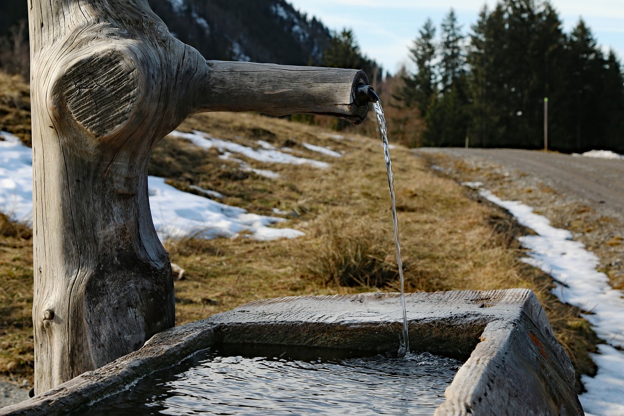 Fontanas, Wasse, Aišku, Kalnuotas Vanduo, Lovoje, Vandens Indas, Potions, Srautas, Šulinys Vanduo, Alm